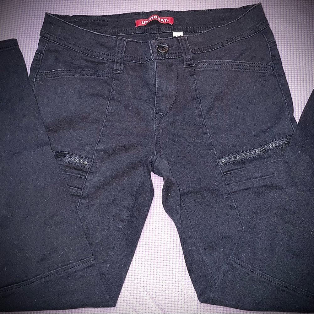 Women’s Black Cargo skinny pants